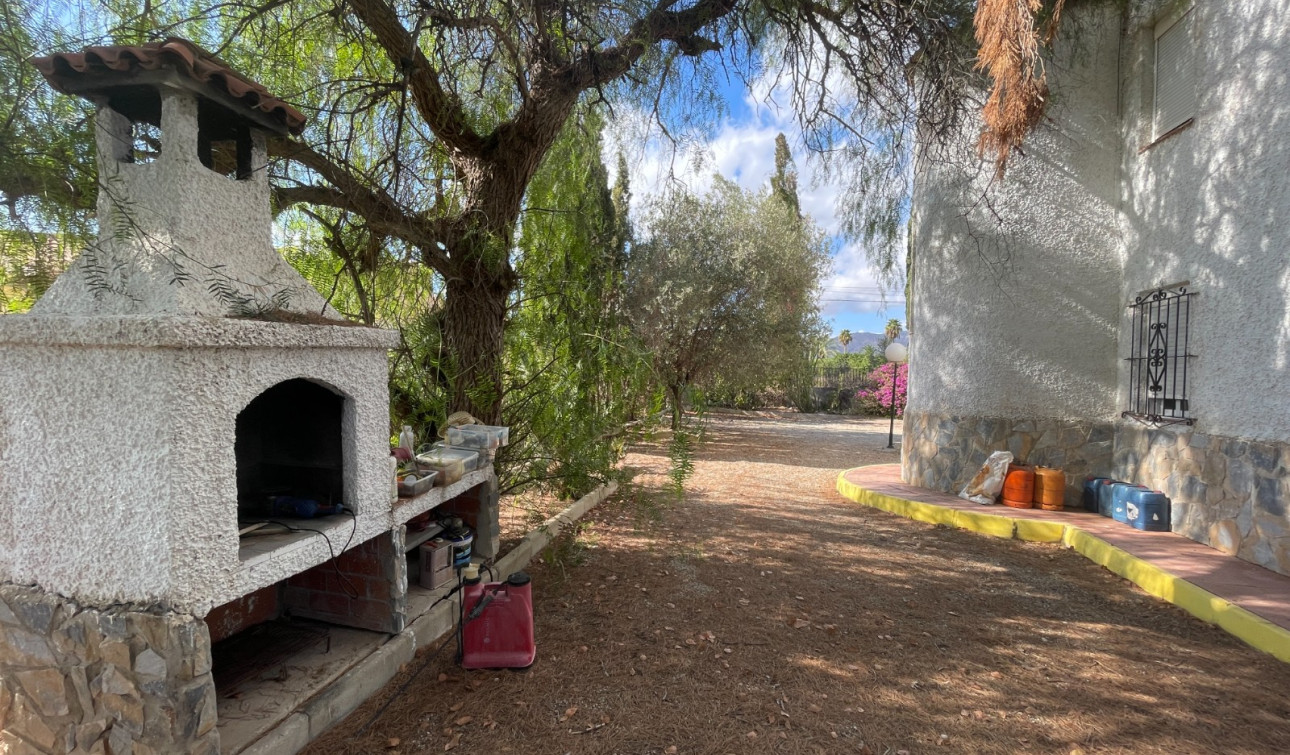 Resale - Finca / Country Property - Albatera