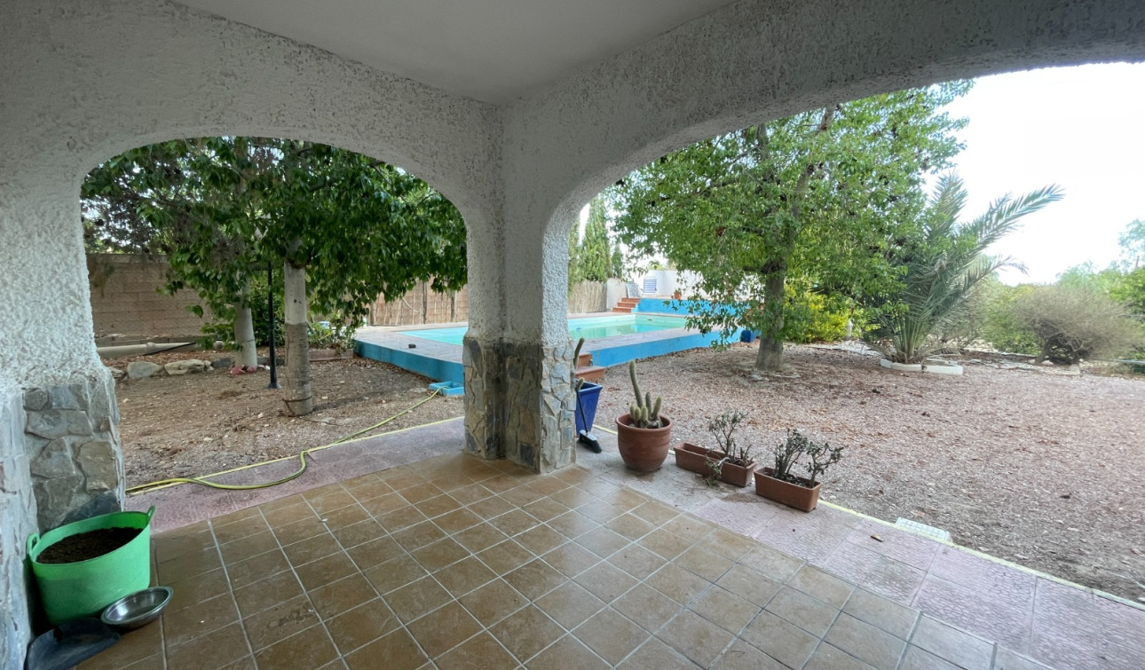 Resale - Finca / Country Property - Albatera