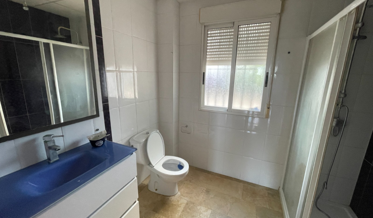 Resale - Finca / Country Property - Albatera