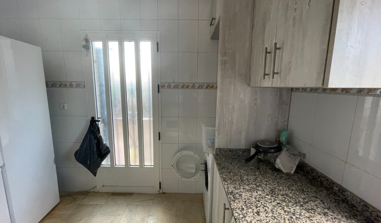 Resale - Finca / Country Property - Albatera