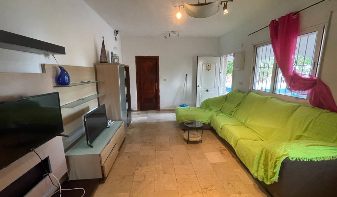 Resale - Finca / Country Property - Albatera