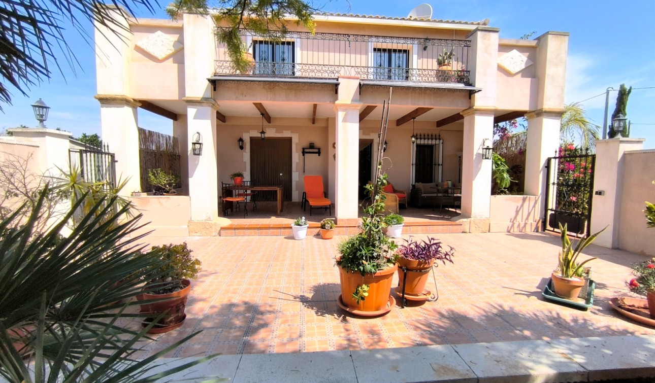 Resale - Finca / Country Property - Albatera