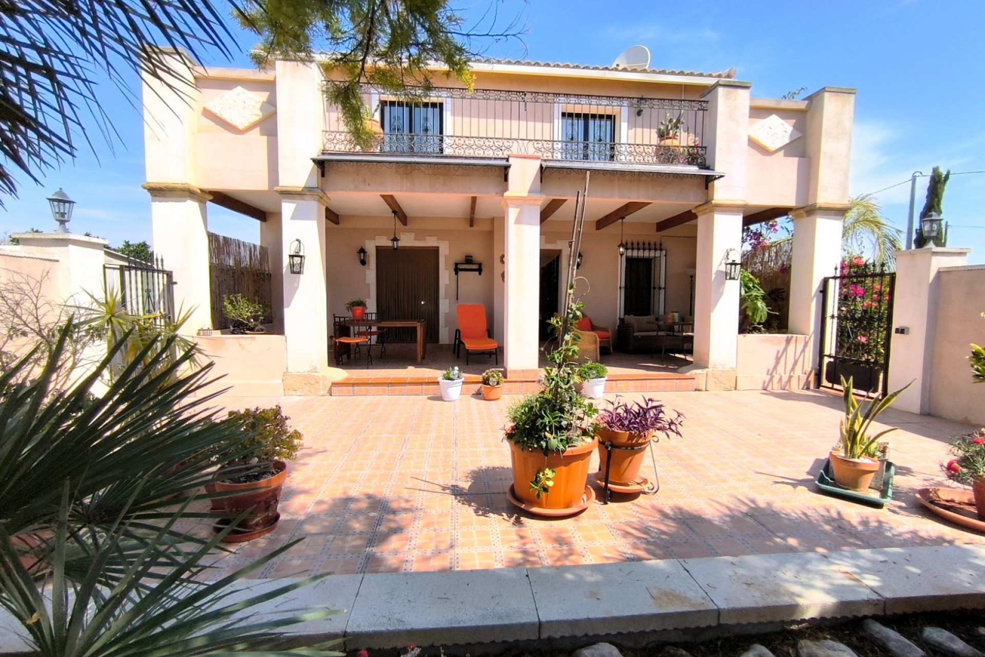 Resale - Finca / Country Property - Albatera