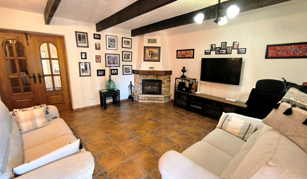 Resale - Finca / Country Property - Albatera