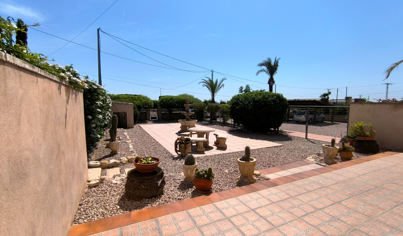Resale - Finca / Country Property - Albatera