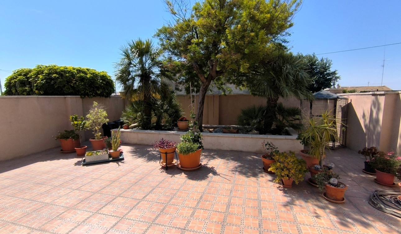 Resale - Finca / Country Property - Albatera