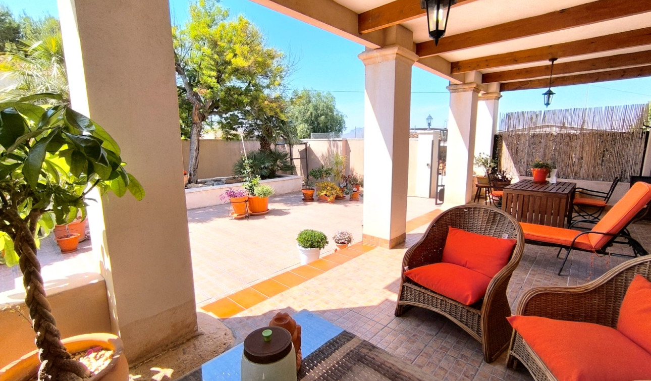 Resale - Finca / Country Property - Albatera