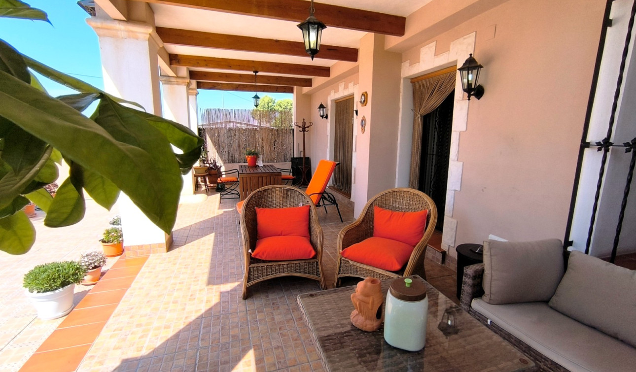 Resale - Finca / Country Property - Albatera