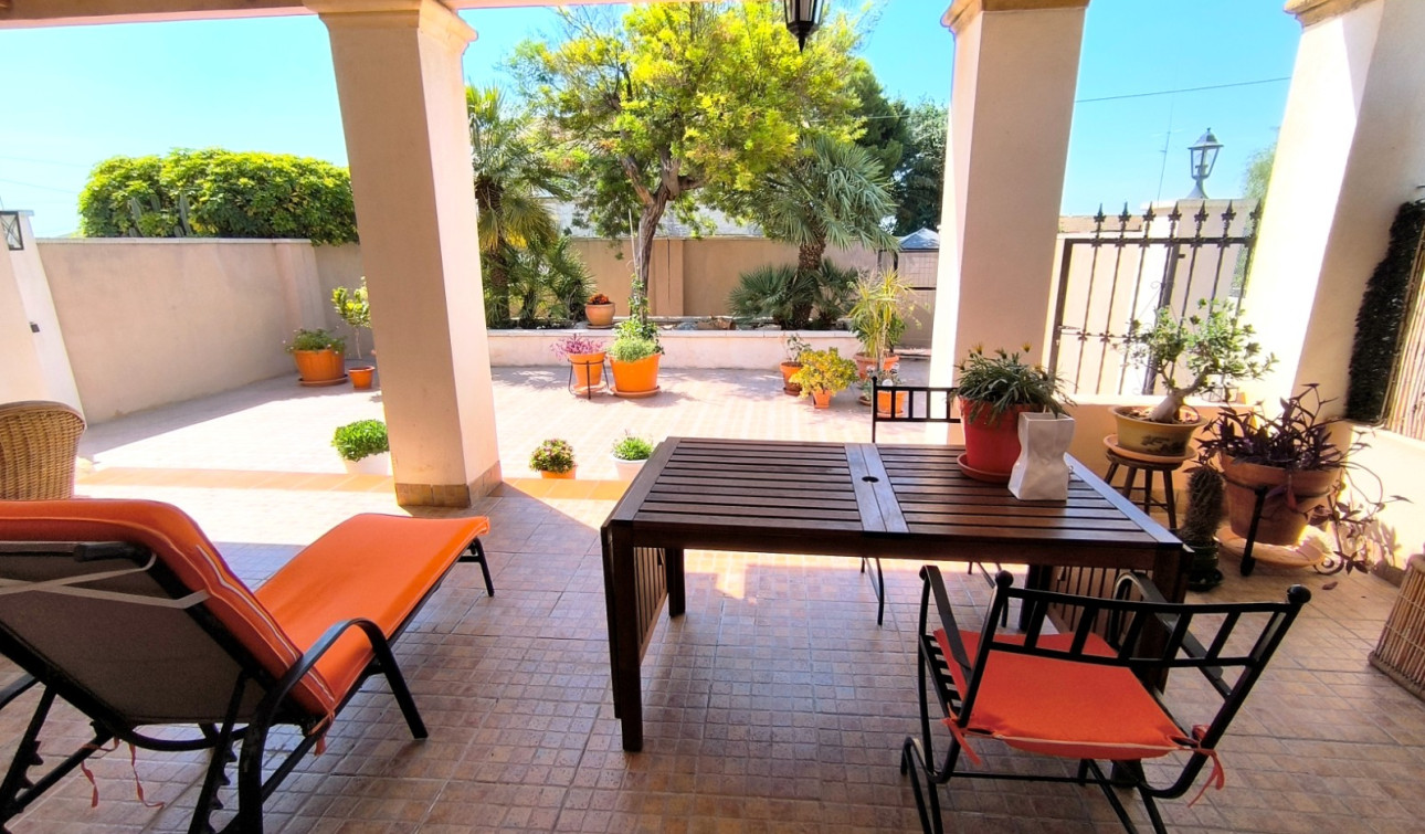Resale - Finca / Country Property - Albatera