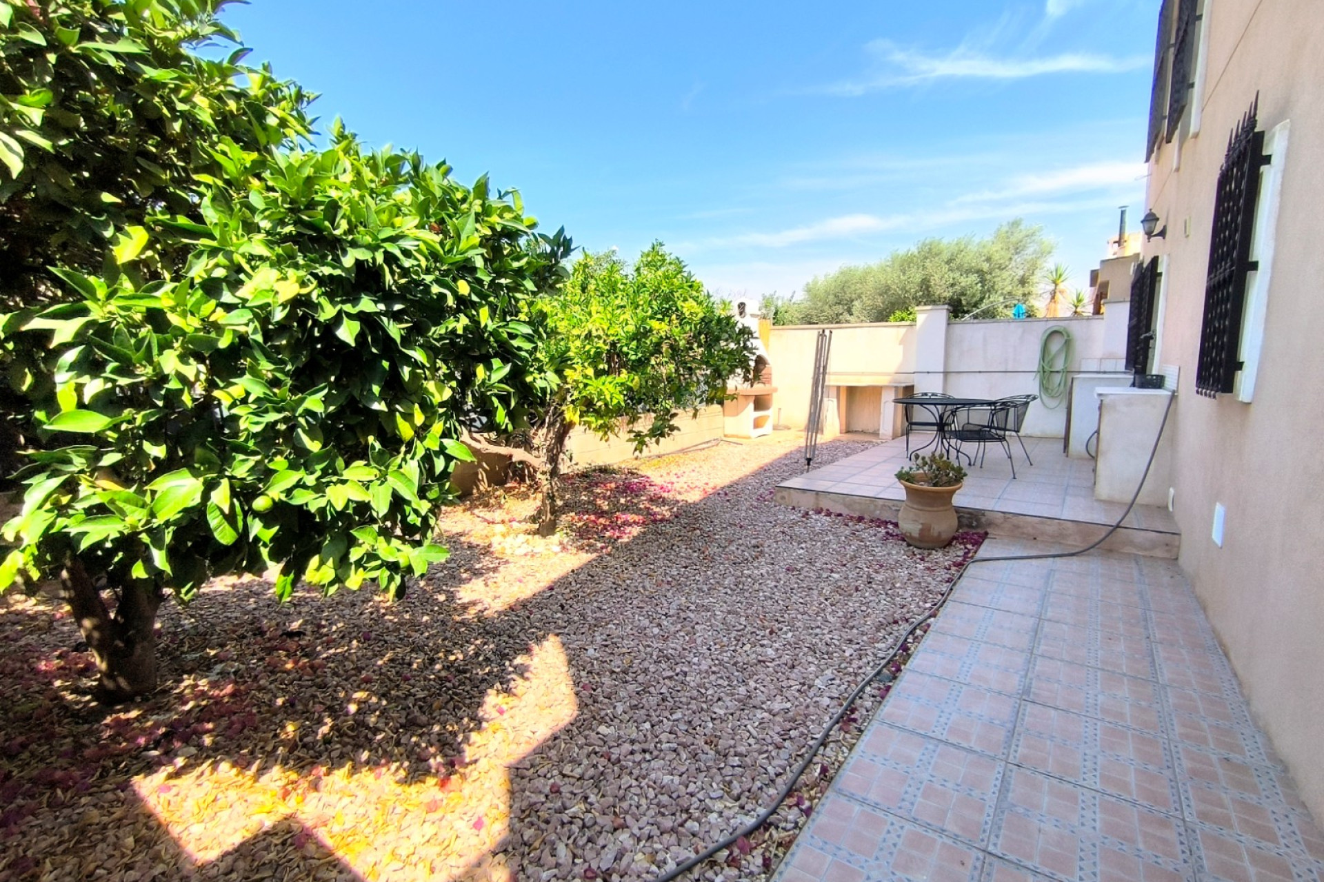 Resale - Finca / Country Property - Albatera