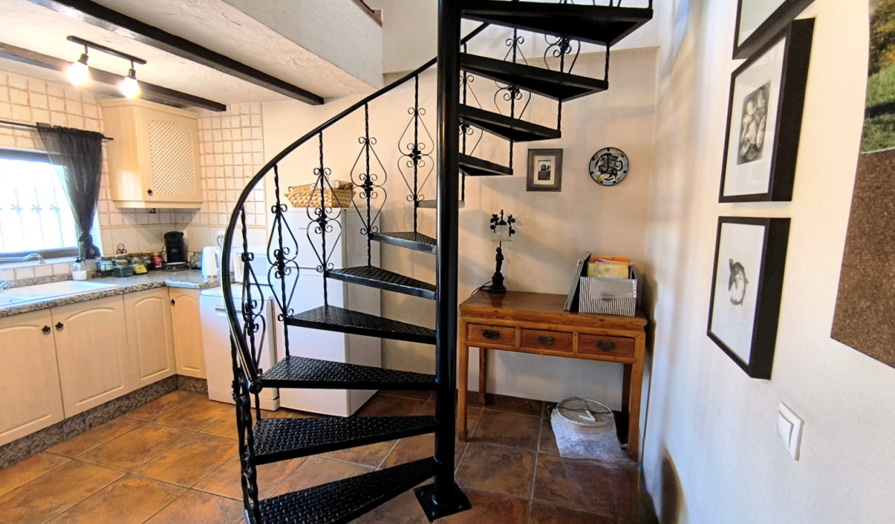Resale - Finca / Country Property - Albatera