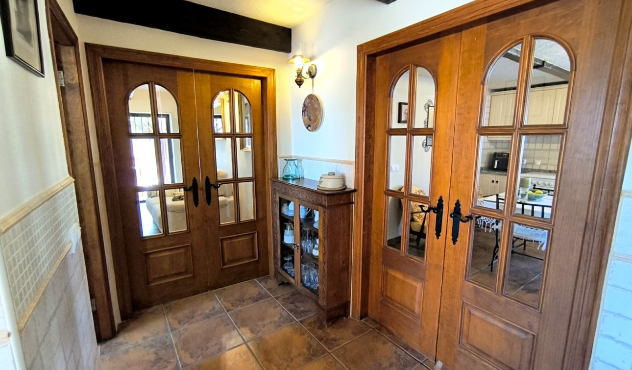 Resale - Finca / Country Property - Albatera