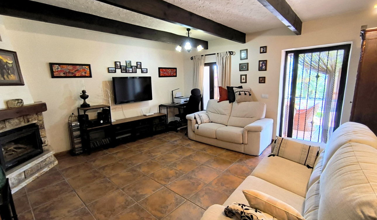 Resale - Finca / Country Property - Albatera