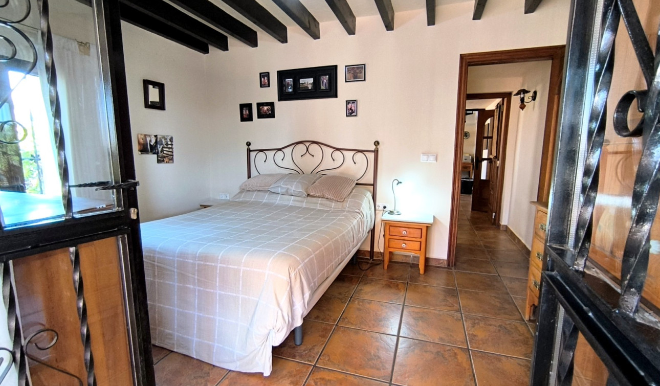Resale - Finca / Country Property - Albatera