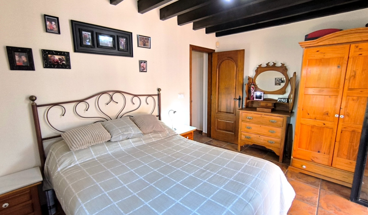 Resale - Finca / Country Property - Albatera