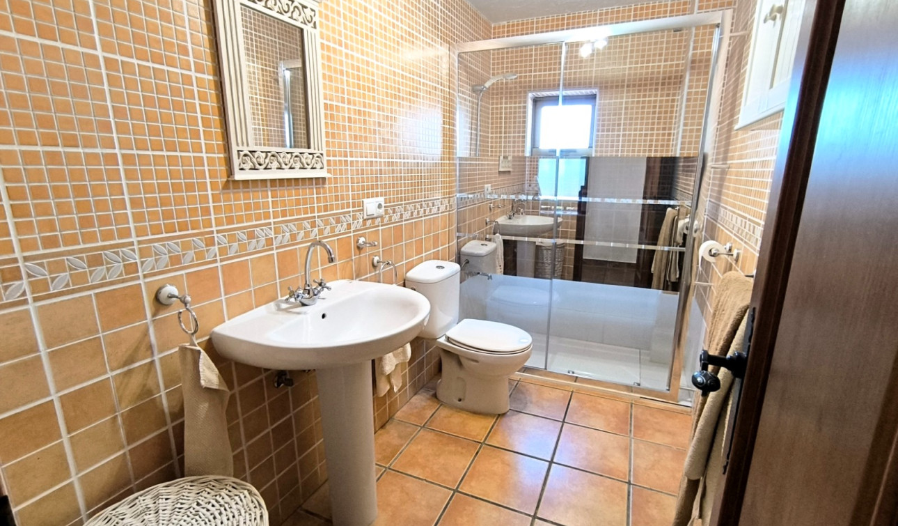 Resale - Finca / Country Property - Albatera