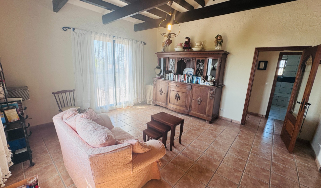 Resale - Finca / Country Property - Albatera