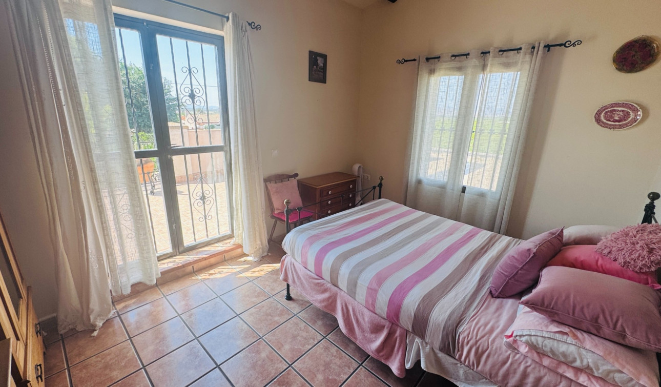 Resale - Finca / Country Property - Albatera
