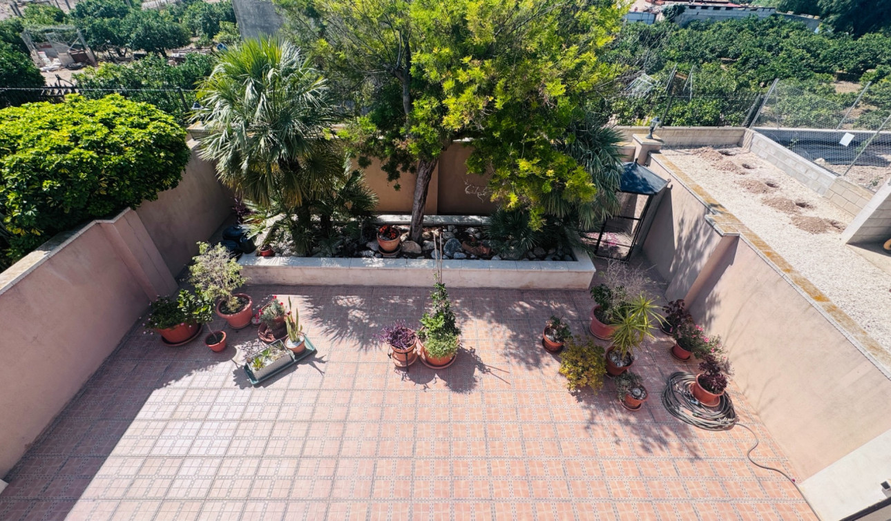 Resale - Finca / Country Property - Albatera