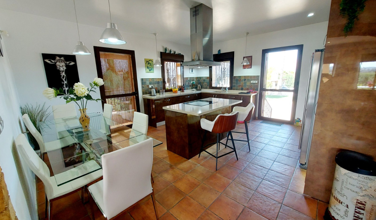 Resale - Finca / Country Property - Bigastro