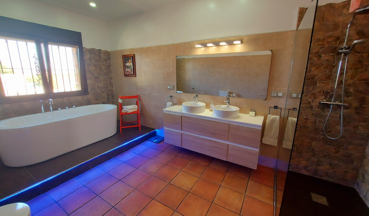 Resale - Finca / Country Property - Bigastro