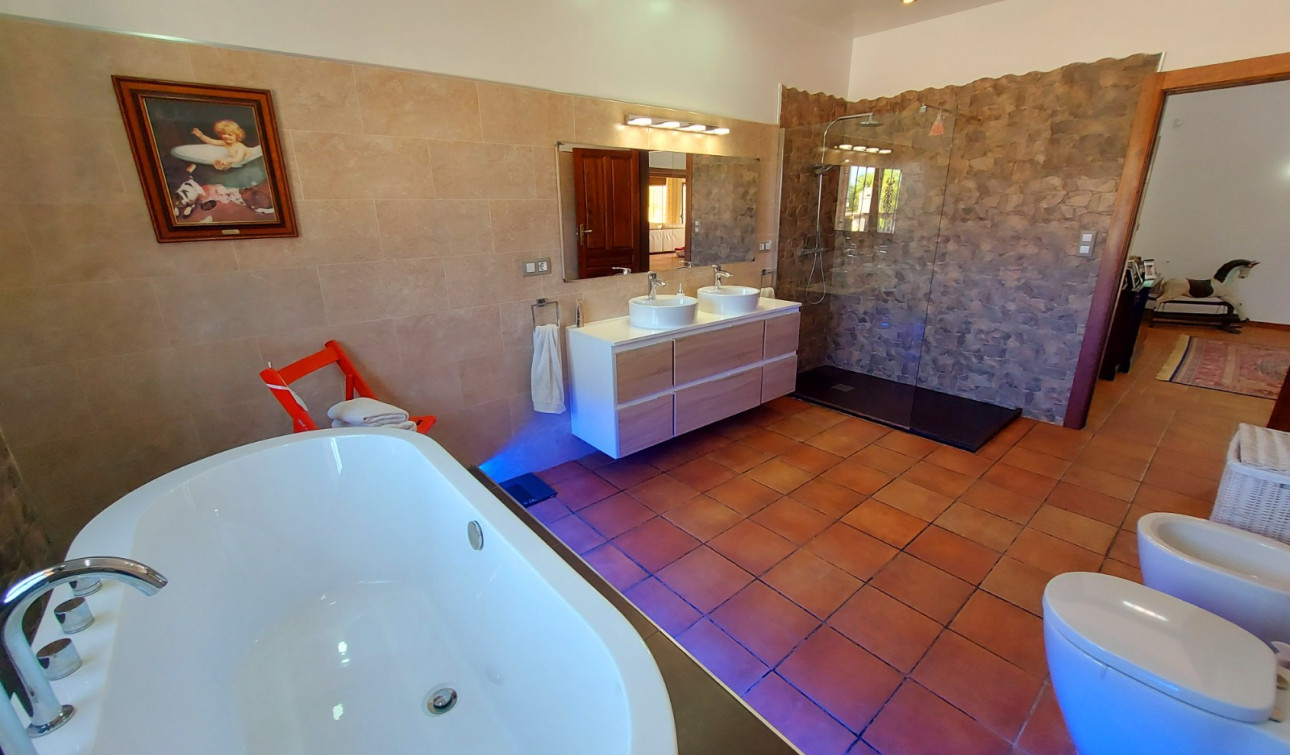 Resale - Finca / Country Property - Bigastro