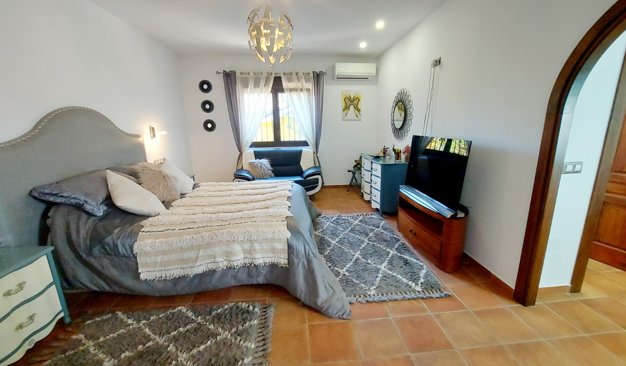 Resale - Finca / Country Property - Bigastro