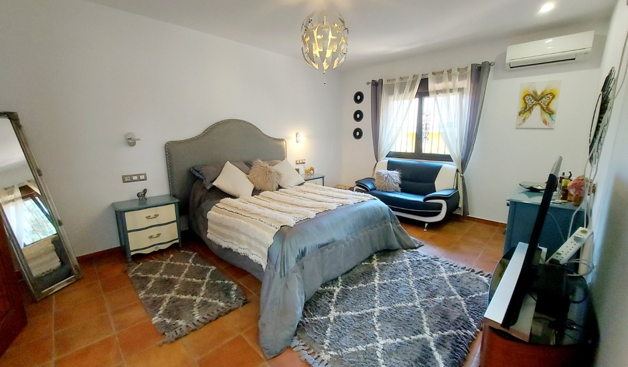 Resale - Finca / Country Property - Bigastro