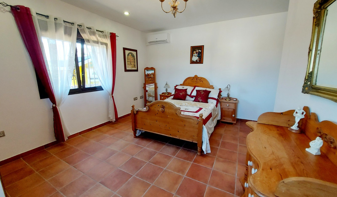 Resale - Finca / Country Property - Bigastro
