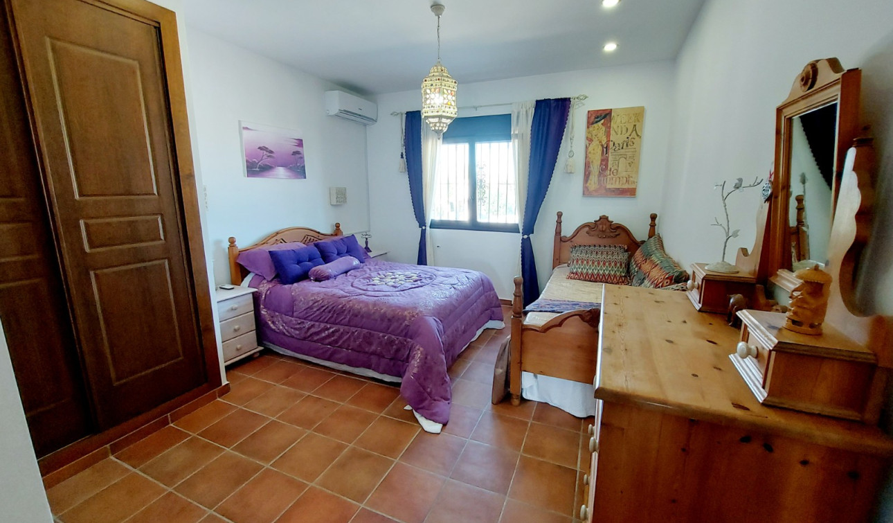 Resale - Finca / Country Property - Bigastro