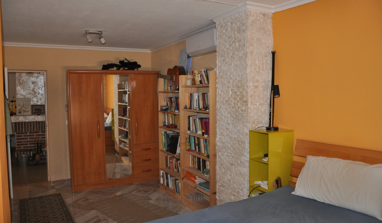 Resale - Finca / Country Property - Crevillente