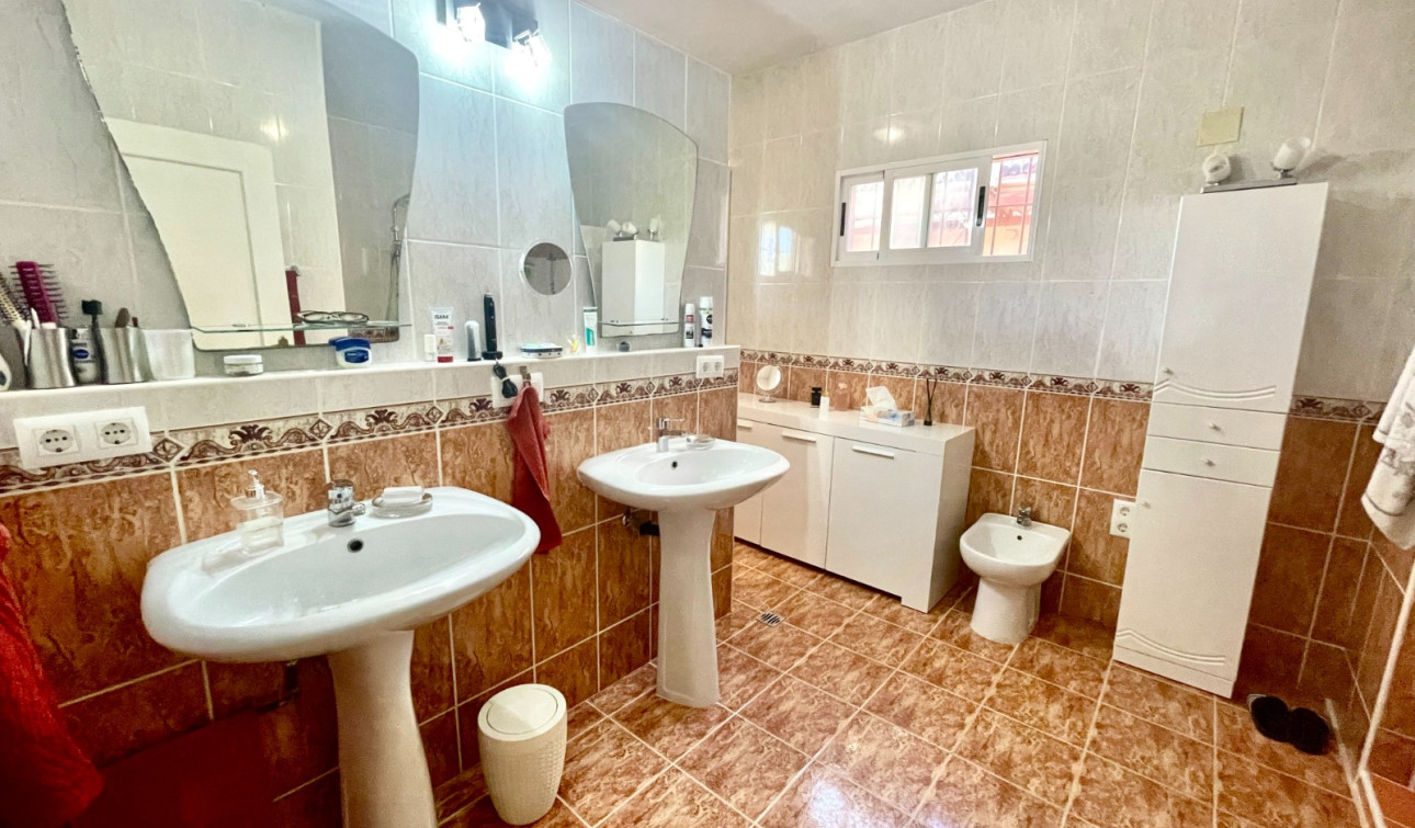 Resale - Finca / Country Property - Crevillente