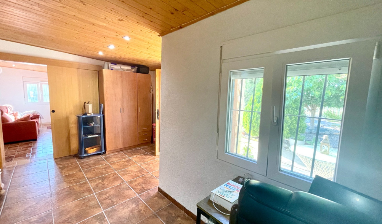 Resale - Finca / Country Property - Crevillente