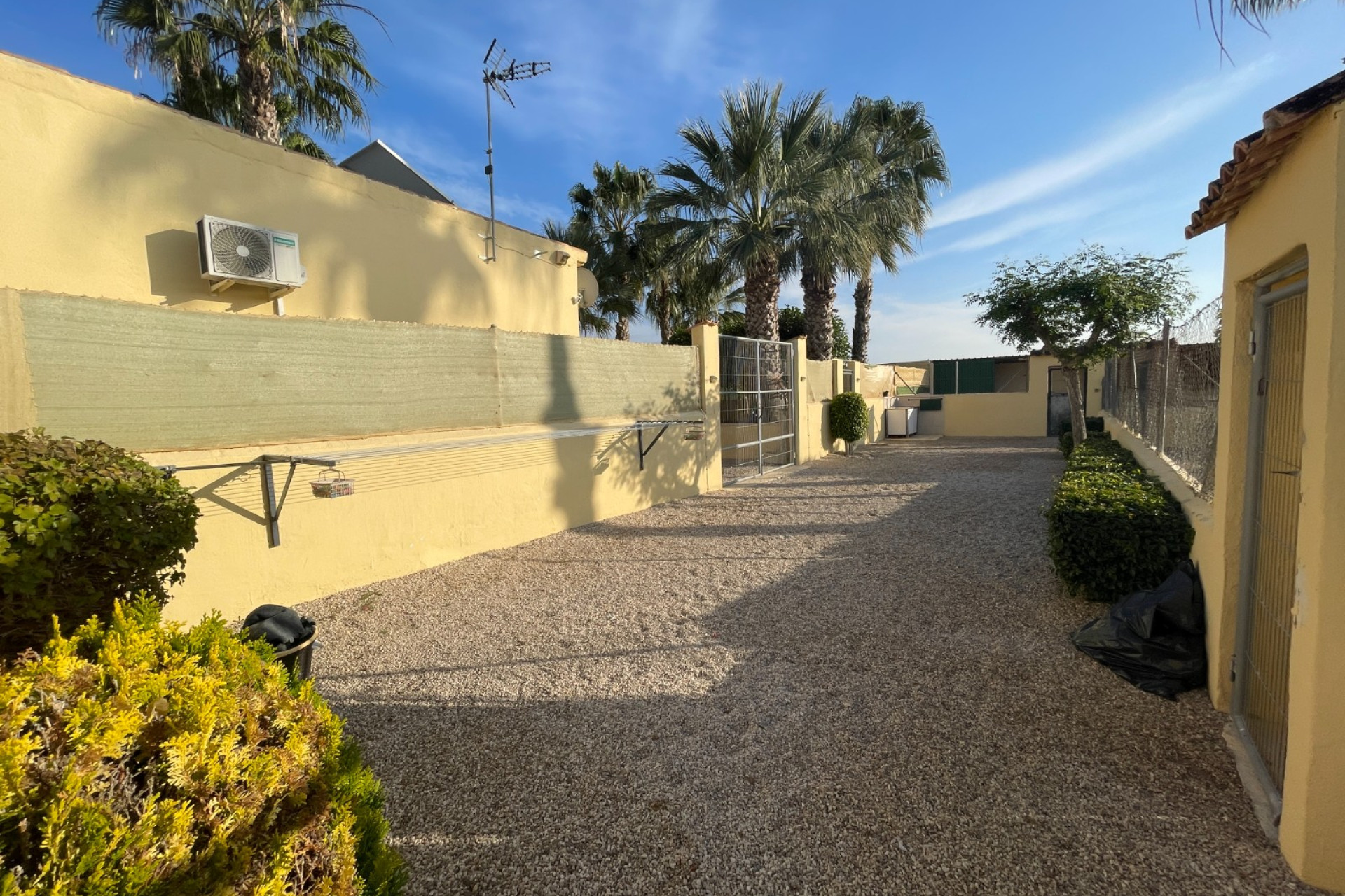 Resale - Finca / Country Property - Elche - Las Bayas