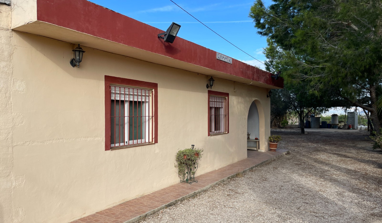 Resale - Finca / Country Property - Jacarilla