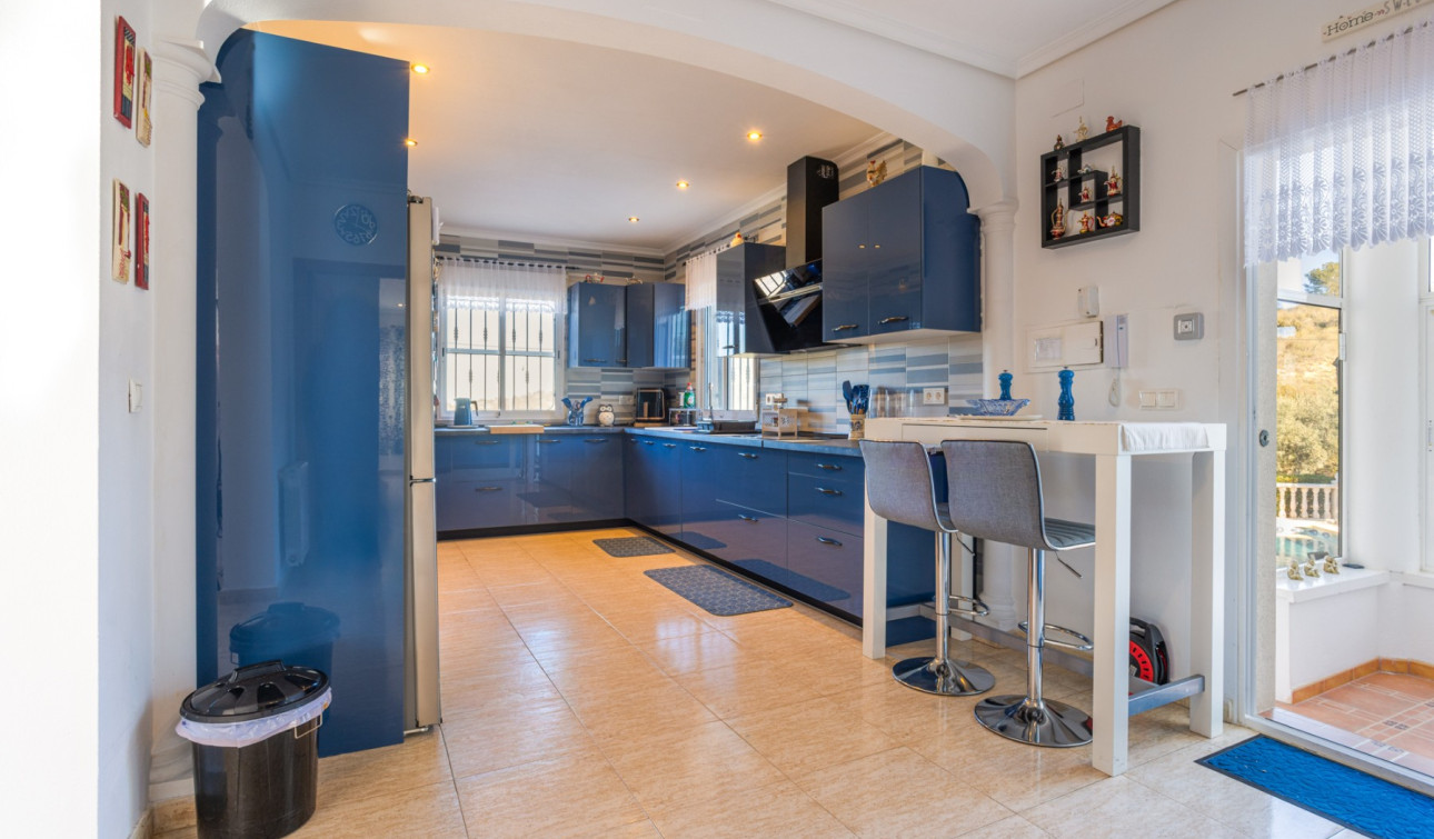 Resale - Finca / Country Property - La Zarza