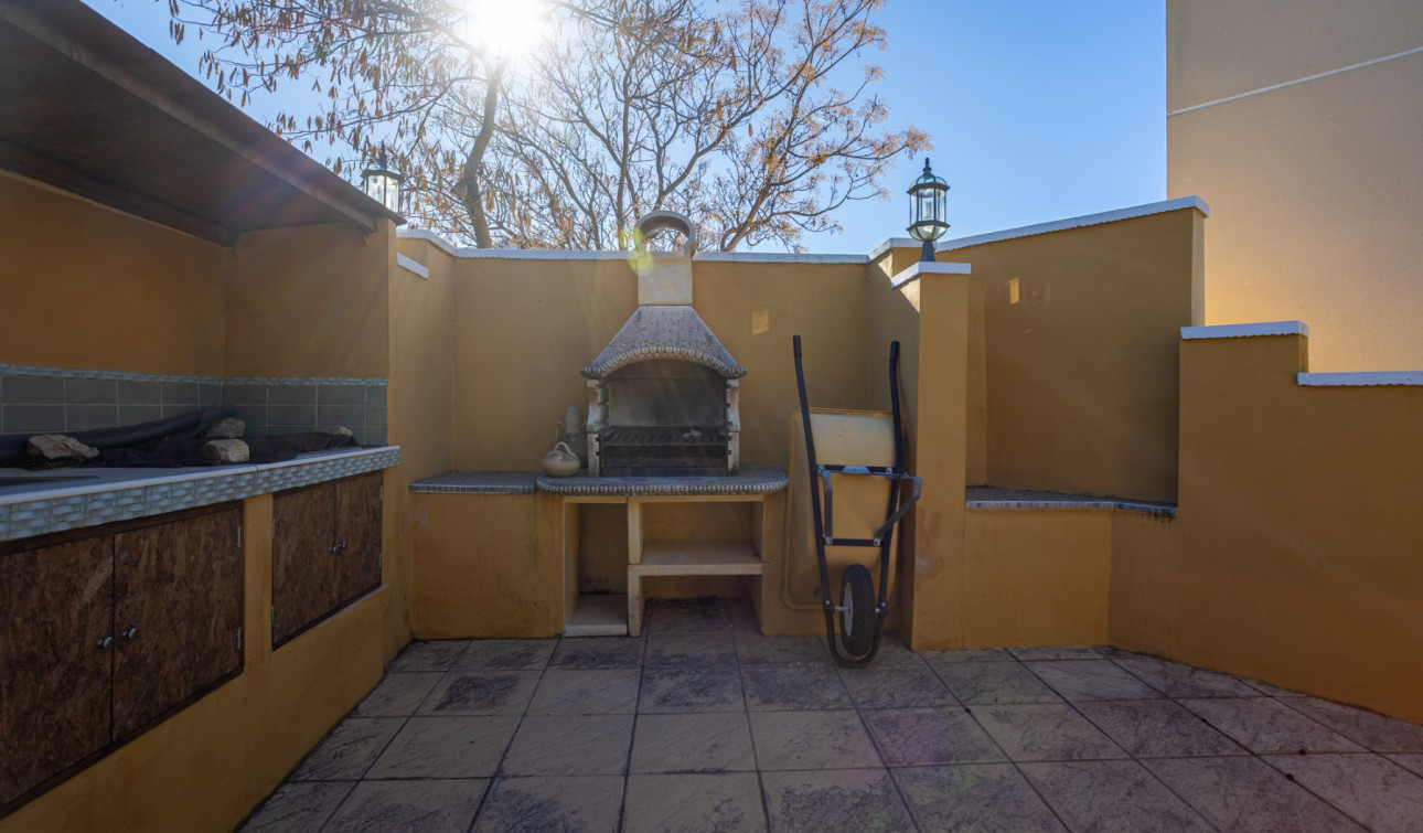 Resale - Finca / Country Property - La Zarza