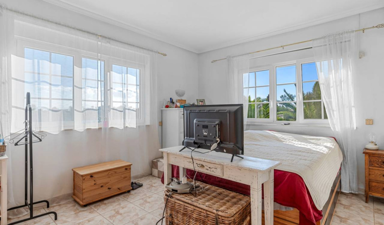 Resale - Finca / Country Property - Los Montesinos