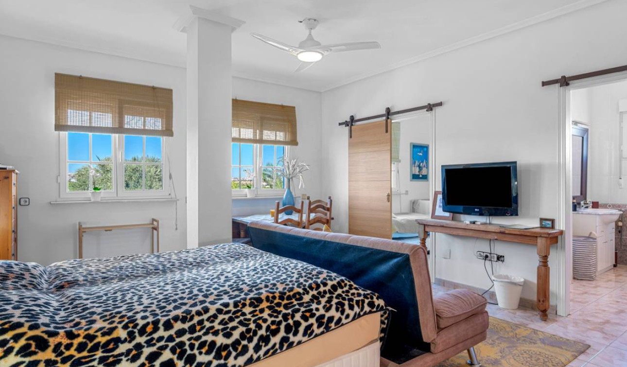 Resale - Finca / Country Property - Los Montesinos