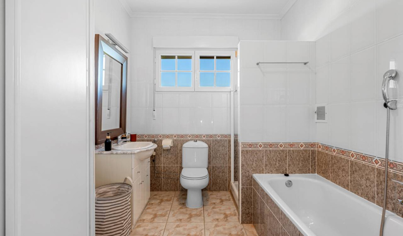 Resale - Finca / Country Property - Los Montesinos