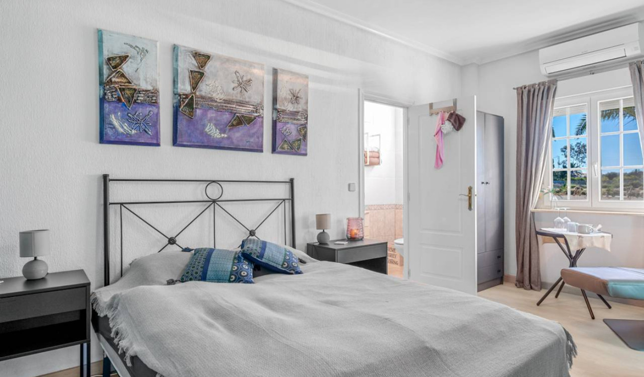 Resale - Finca / Country Property - Los Montesinos