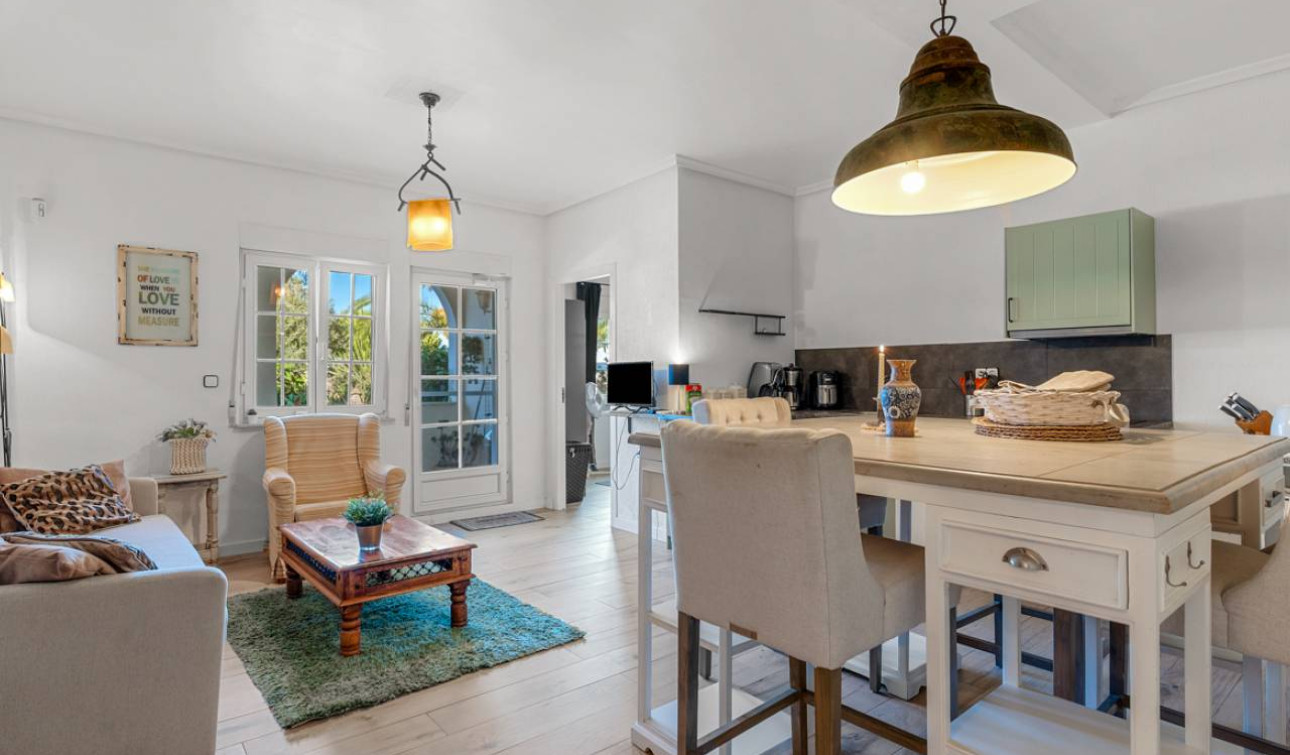 Resale - Finca / Country Property - Los Montesinos