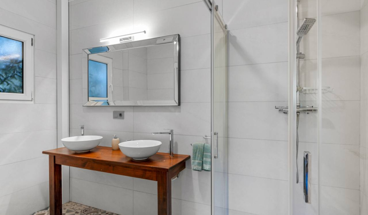 Resale - Finca / Country Property - Los Montesinos