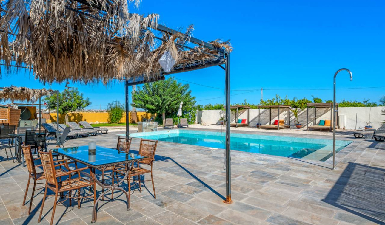 Resale - Finca / Country Property - Los Montesinos