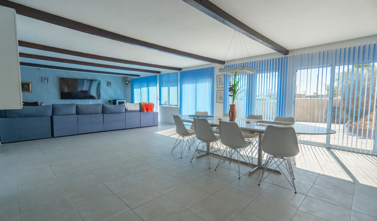 Resale - Finca / Country Property - Los Montesinos