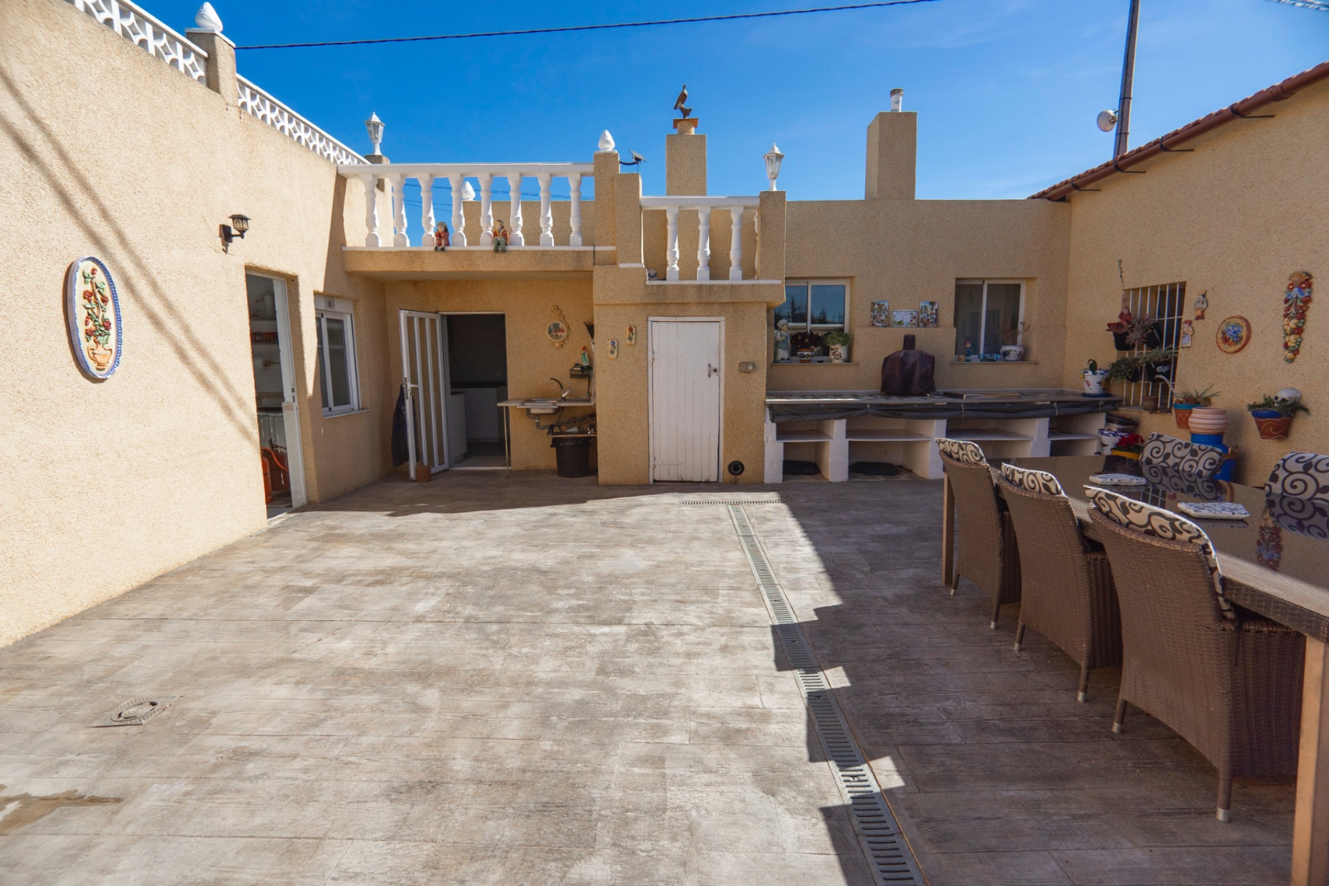 Resale - Finca / Country Property - Los Montesinos