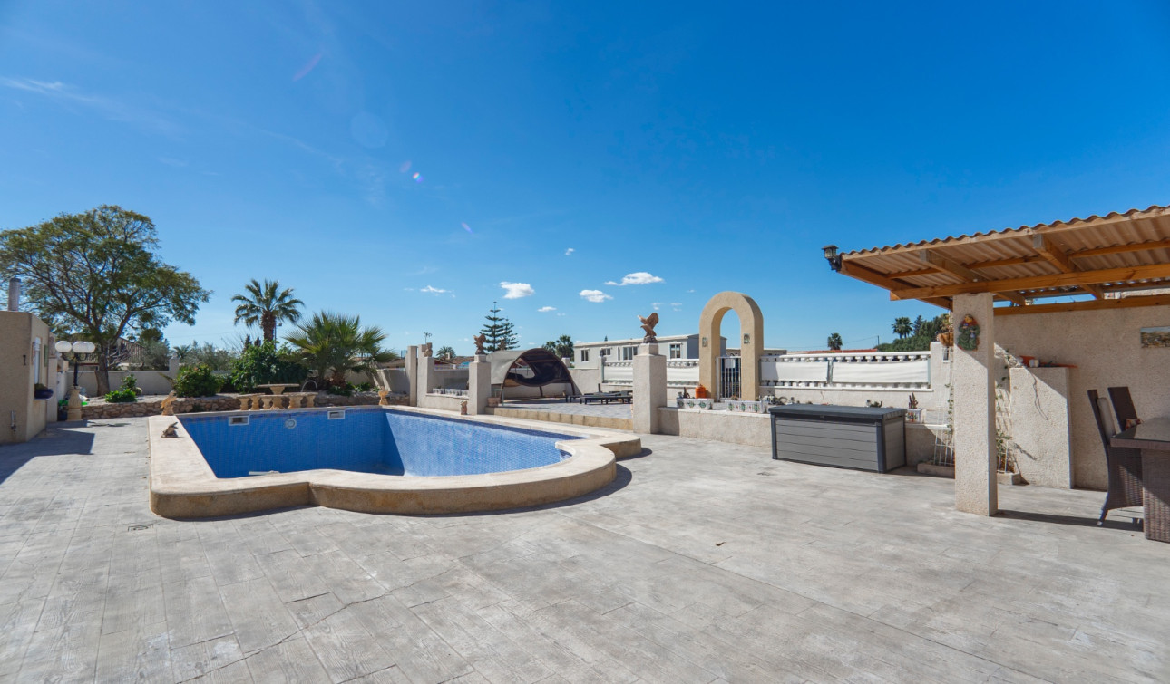 Resale - Finca / Country Property - Los Montesinos