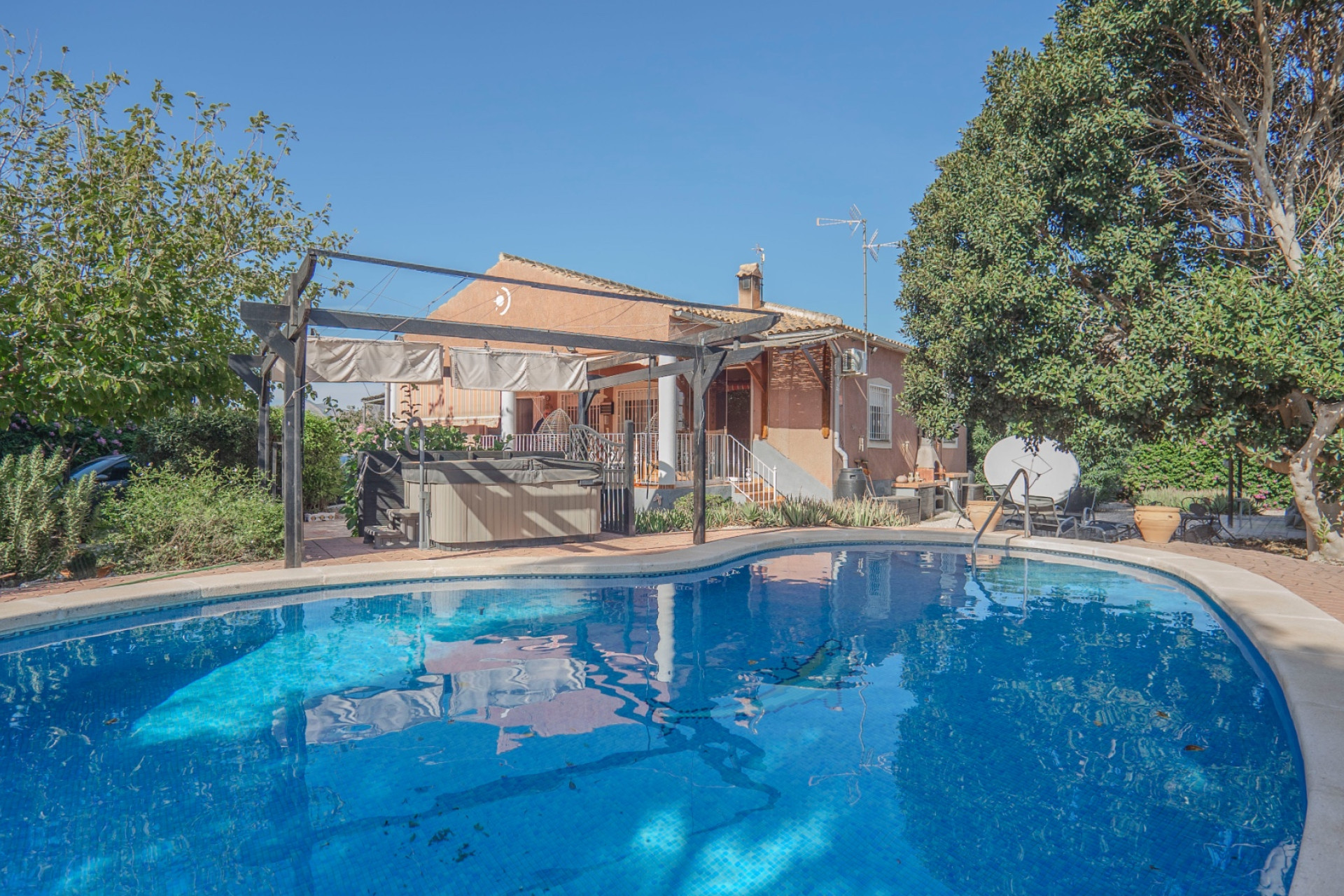 Resale - Finca / Country Property - Orihuela - San Bartolome