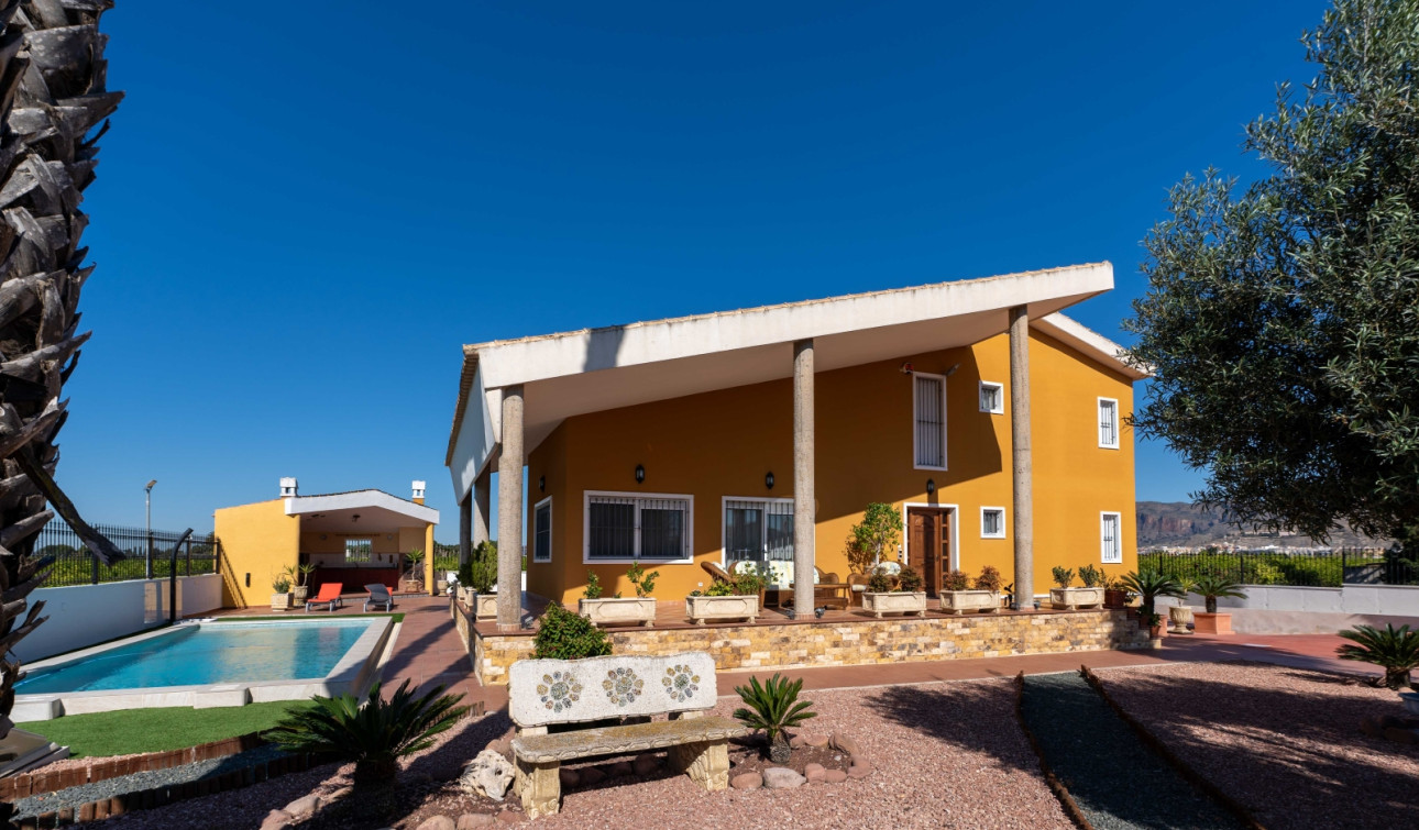 Resale - Finca / Country Property - Orihuela