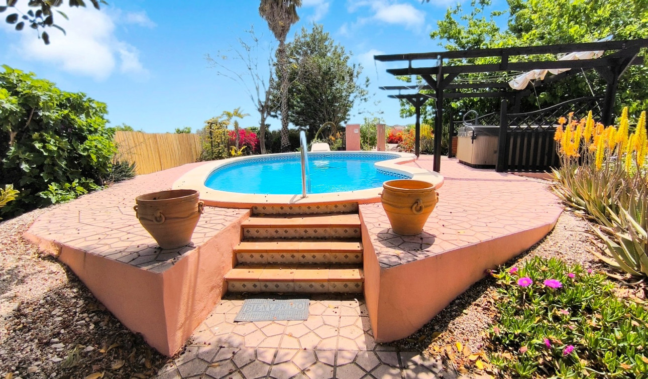 Resale - Finca / Country Property - Orihuela